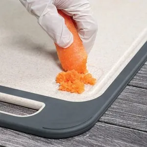 Дъска за рязане с пластмасова и метална страна и място за стриване 35 см