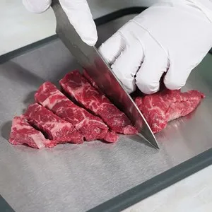 Дъска за рязане с пластмасова и метална страна и място за стриване 35 см