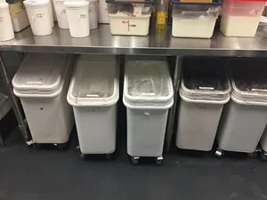 Контейнер за съхранение на хранителни продукти подвижен 81 л с прозрачен капак